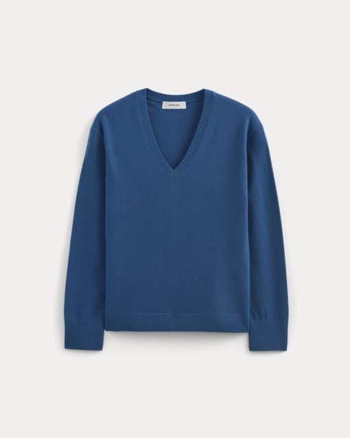 Alternative view of The Classic V in Cashmere | Classic Blue
