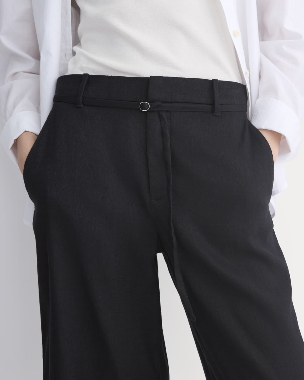 Long Tailored Short in Stretch Linen | Black - Image 5