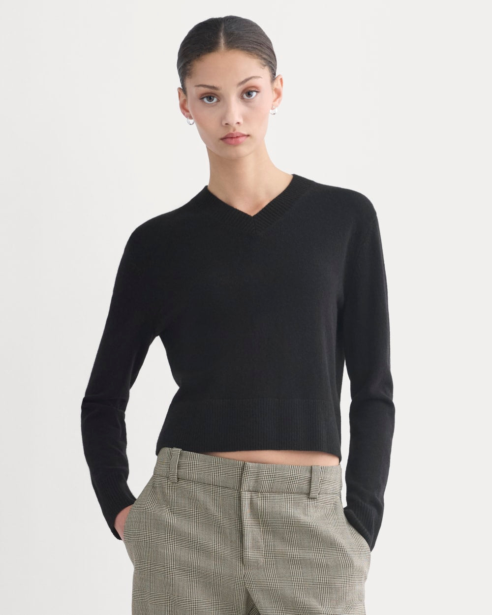 Cashmere Cropped High-V Sweater | Black - Image 4