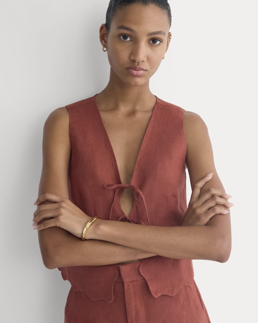 Tie-Front Scallop Tank in Linen | Henna Red - Image 4