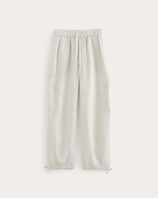 Alternative view of The Cargo Curve Pant in Linen | Natural Chambray