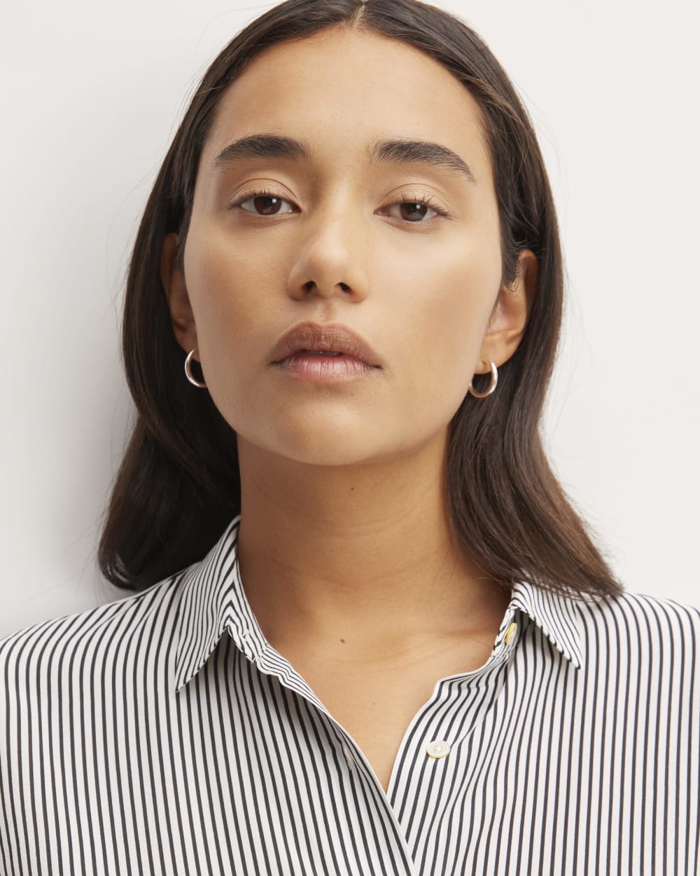 The Boxy Shirt in Washable Silk | Black / White - Image 4