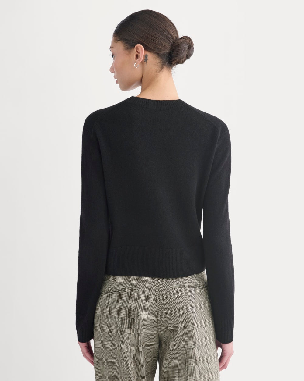 Cashmere Cropped High-V Sweater | Black - Image 7