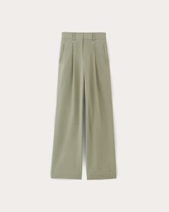 Alternative view of The Draper Pleated Pant in Buttersmooth | Seagrass | 32 Inseam