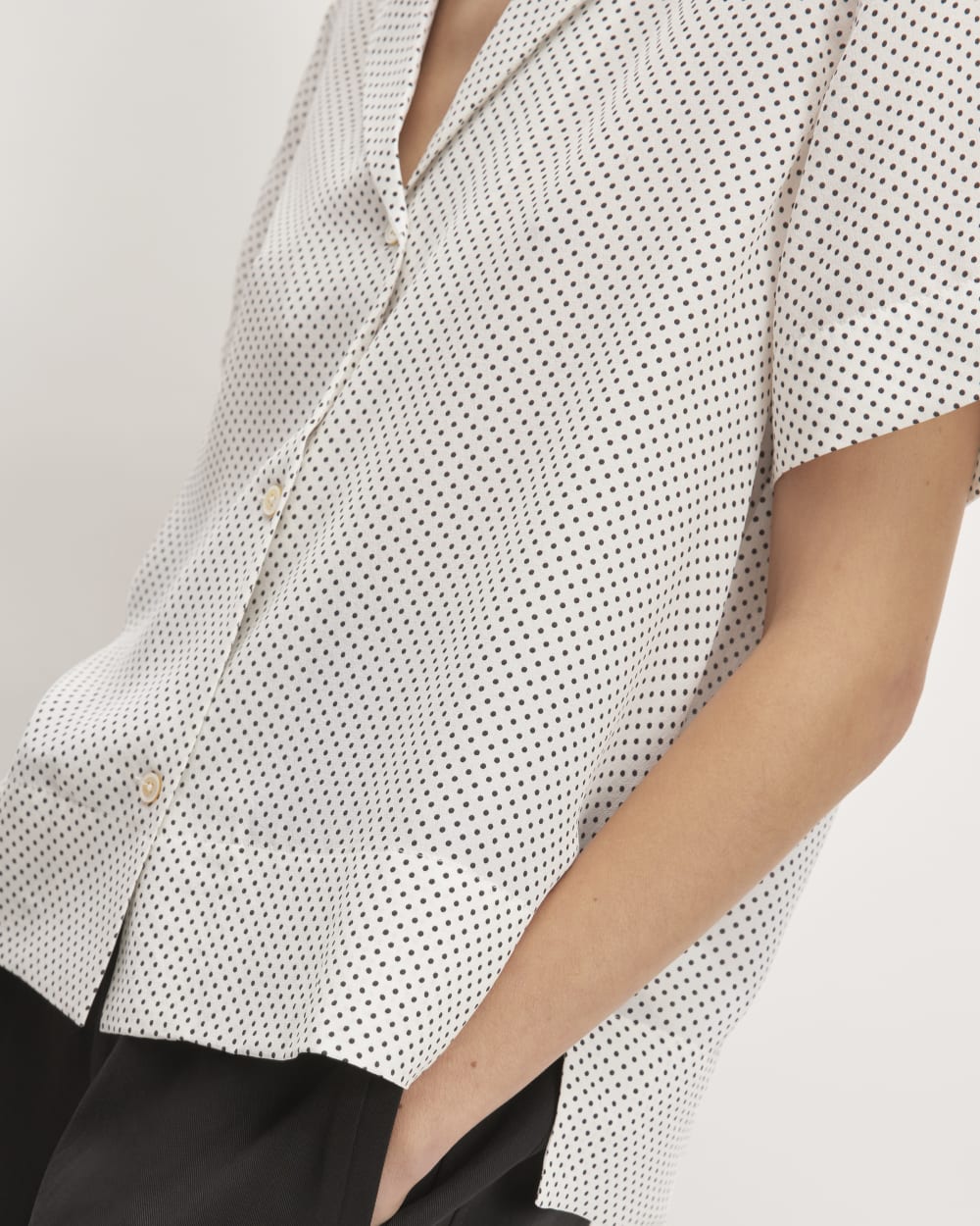The Notch Shirt in Washable Silk | Bone / Black Polka Dot - Image 5