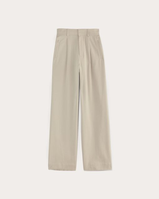 Alternative view of The Draper Pleated Pant in Buttersmooth | Sandstone | 30 Inseam