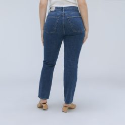 Alternative view of The Cheeky Hourglass Jean | Washed Midnight | 26.5 Inseam