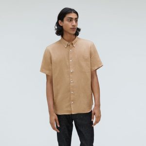 Alternative view of The Classic Short-Sleeve Shirt in Linen | Iced Coffee