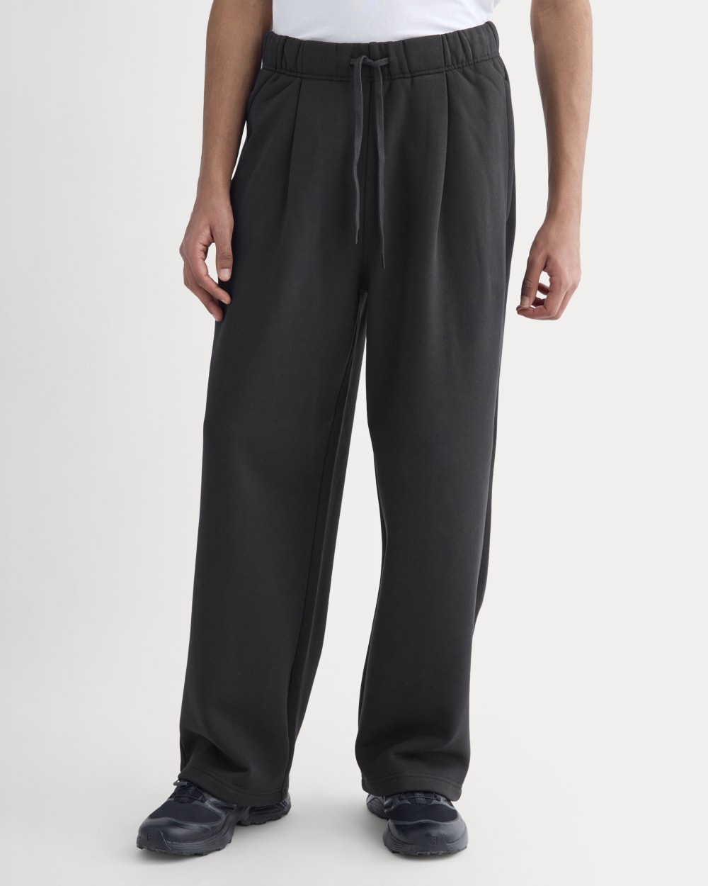 Luxe Fleece Pleated Sweatpant | Black - Image 4